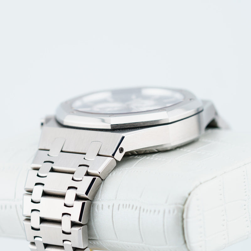 Audemars Piguet Royal Oak Chronograph - Ref. 26331ST - 41mm Stainless Steel - Gorgeous Reverse Panda Dial