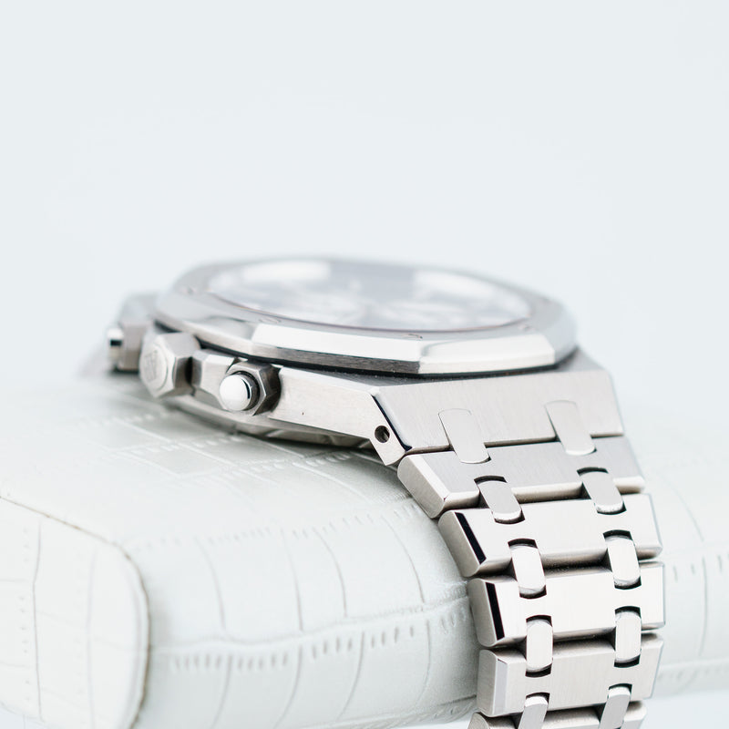 Audemars Piguet Royal Oak Chronograph - Ref. 26331ST - 41mm Stainless Steel - Gorgeous Reverse Panda Dial