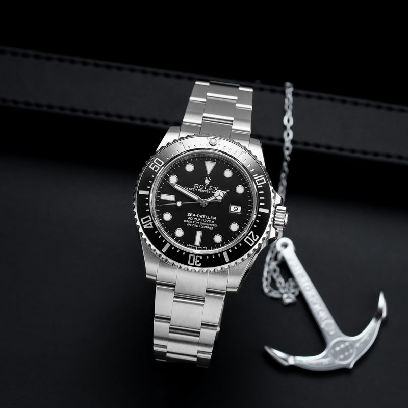 Front view of a Rolex Seadweller SD4K 116600, featuring a stainless steel case, 40mm size, and a black dial with luminous markers and a date function.